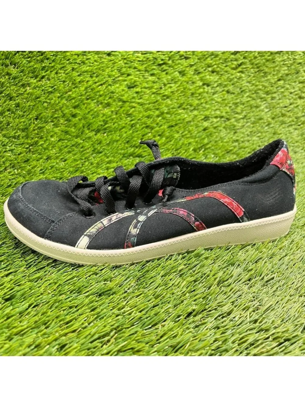 Skechers Madison Ave Womens Size 7.5 Black Casual Comfort Walking Slip-On Shoes
